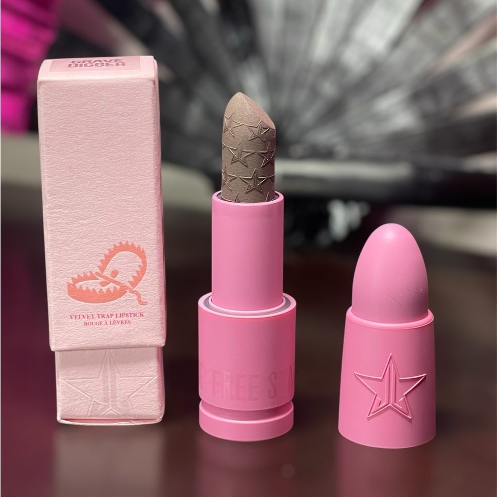 Jeffree Star Velvet Trap Lipstick - Grave Digger